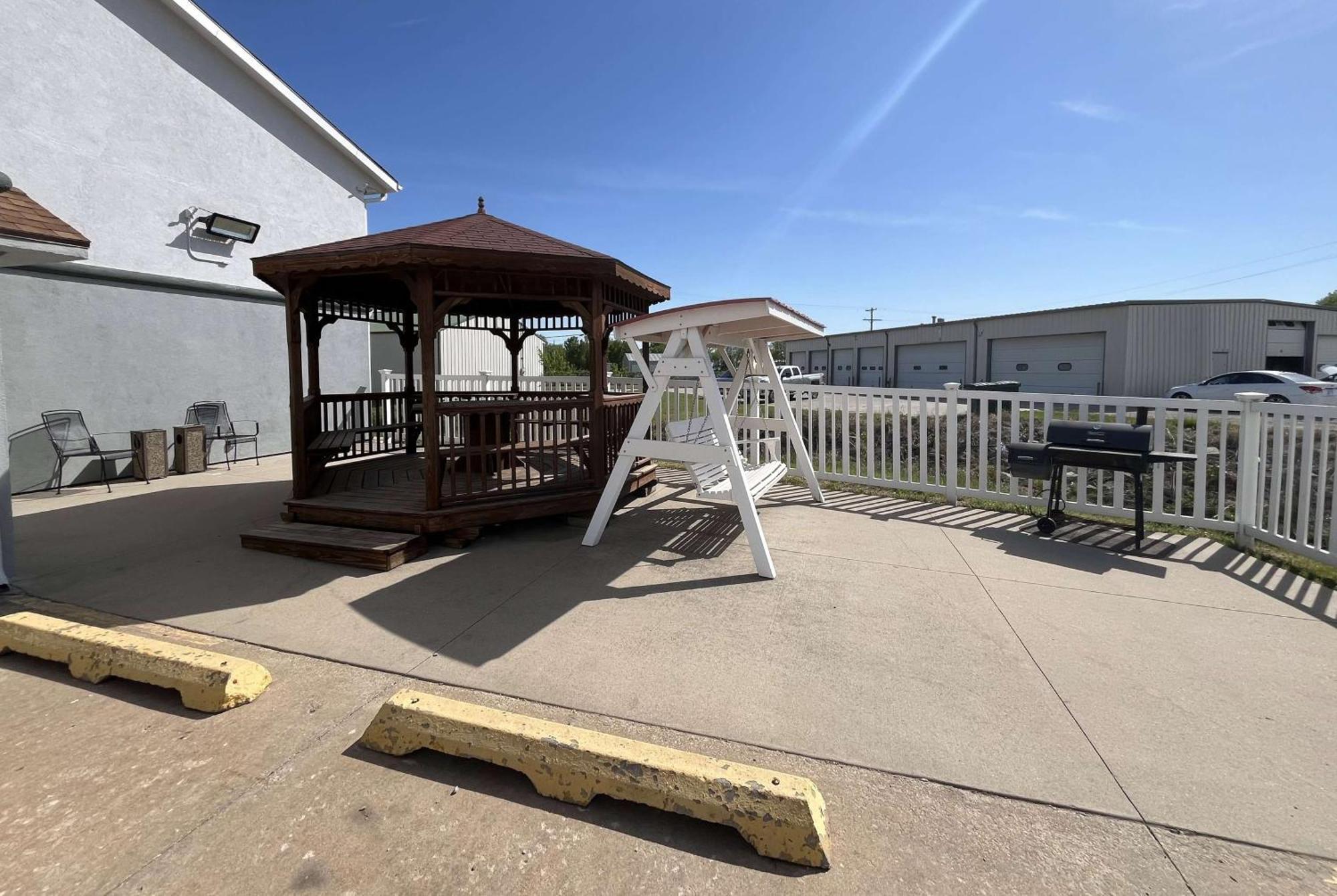 Super 8 By Wyndham Emporia Motel Luaran gambar