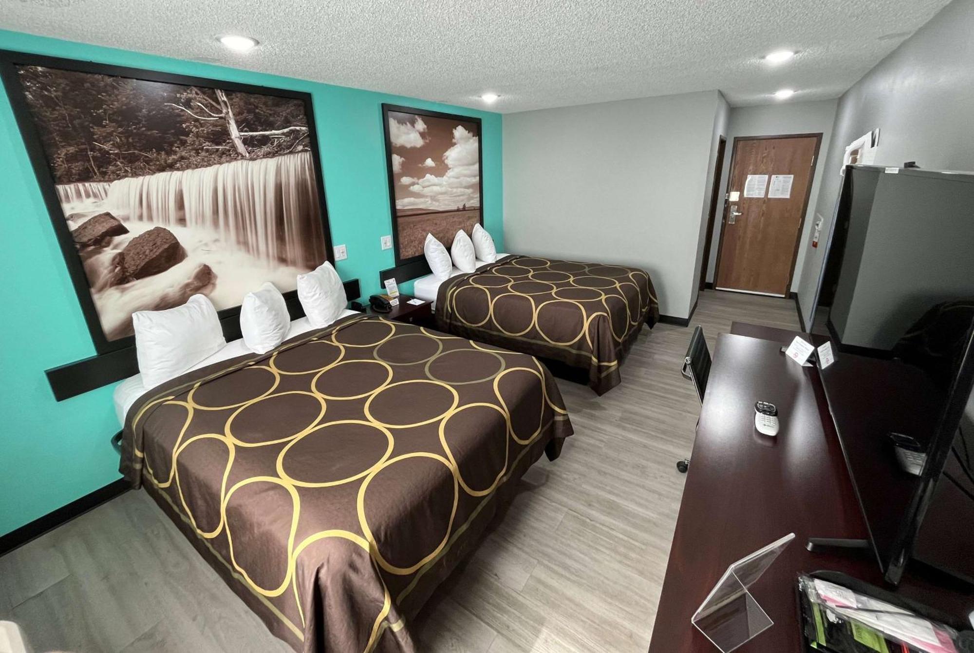 Super 8 By Wyndham Emporia Motel Luaran gambar