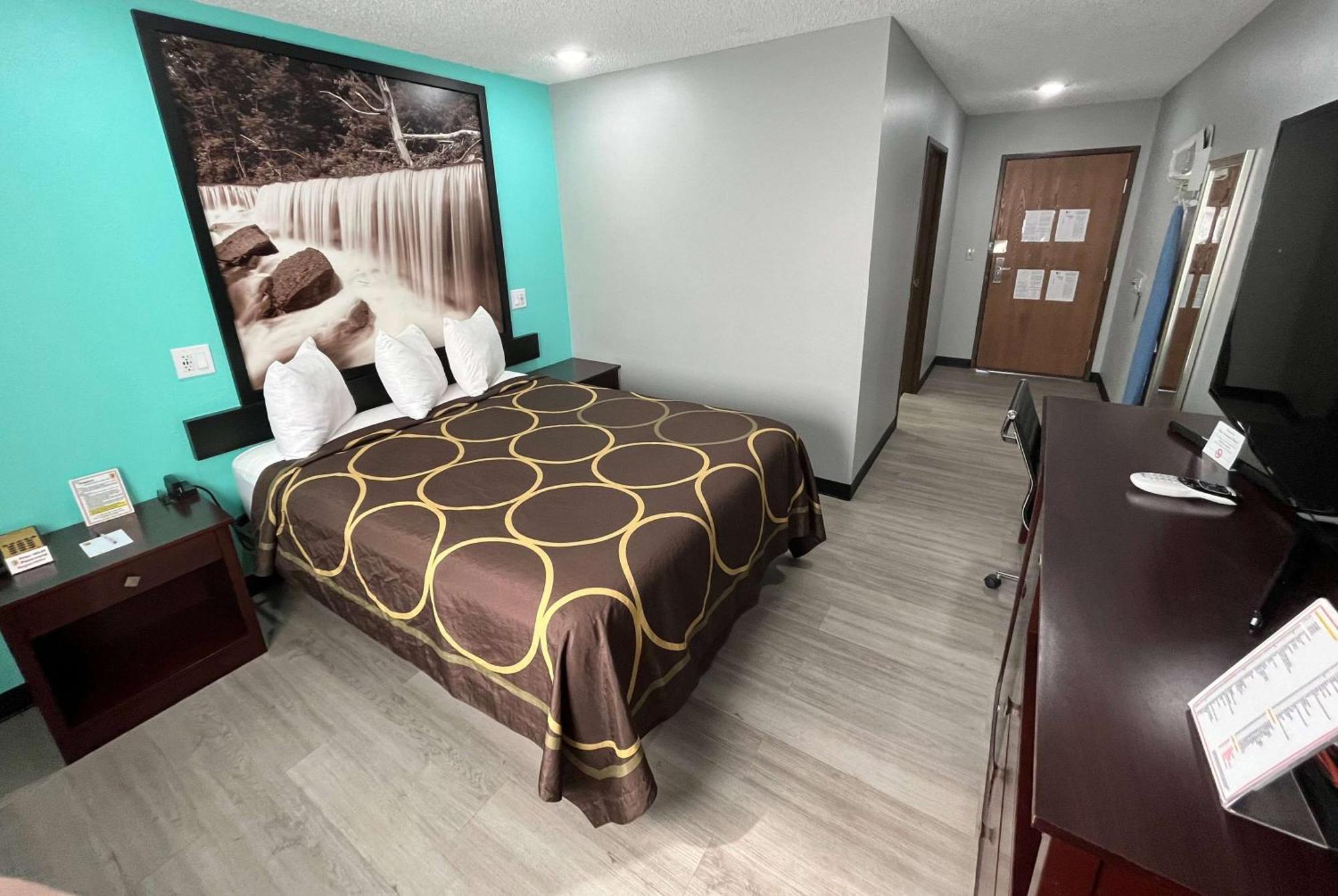 Super 8 By Wyndham Emporia Motel Luaran gambar