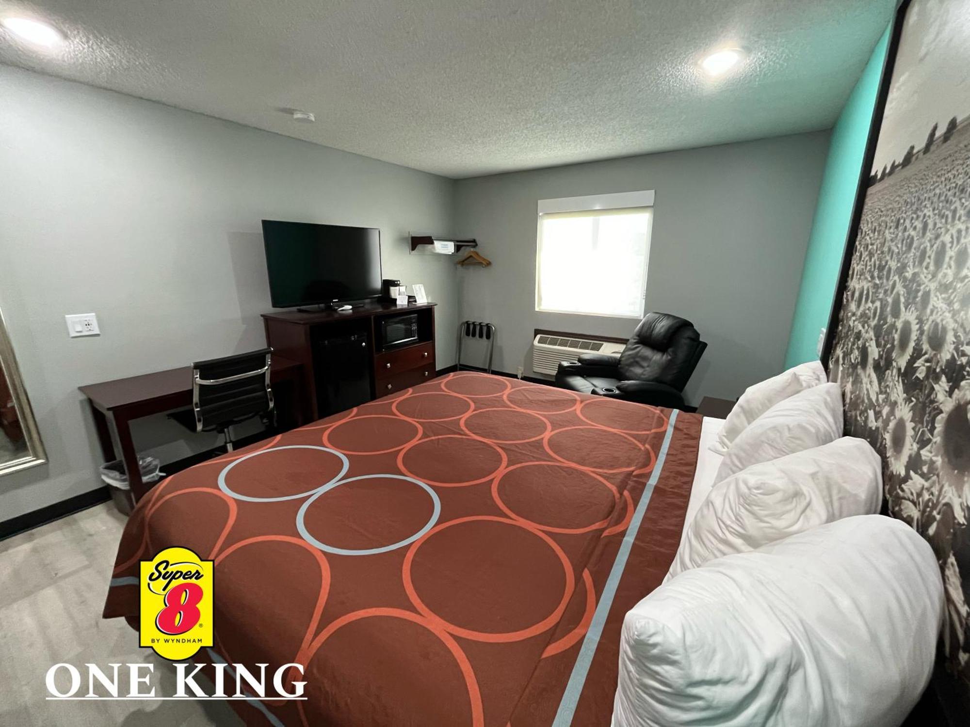Super 8 By Wyndham Emporia Motel Luaran gambar