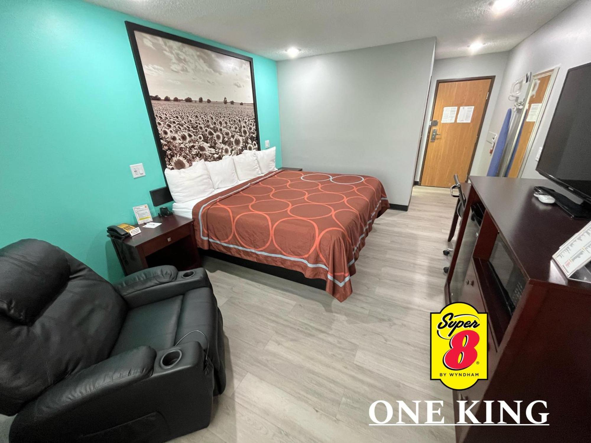 Super 8 By Wyndham Emporia Motel Luaran gambar