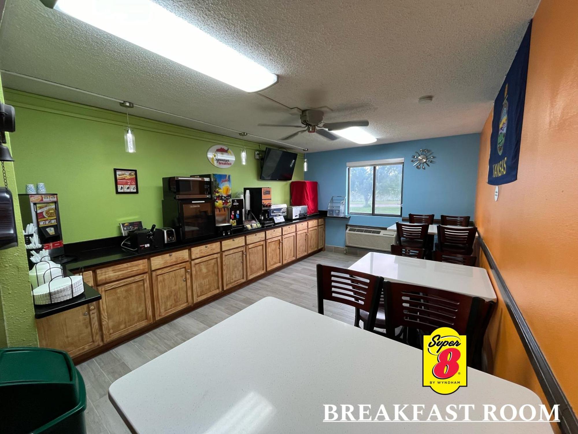 Super 8 By Wyndham Emporia Motel Luaran gambar