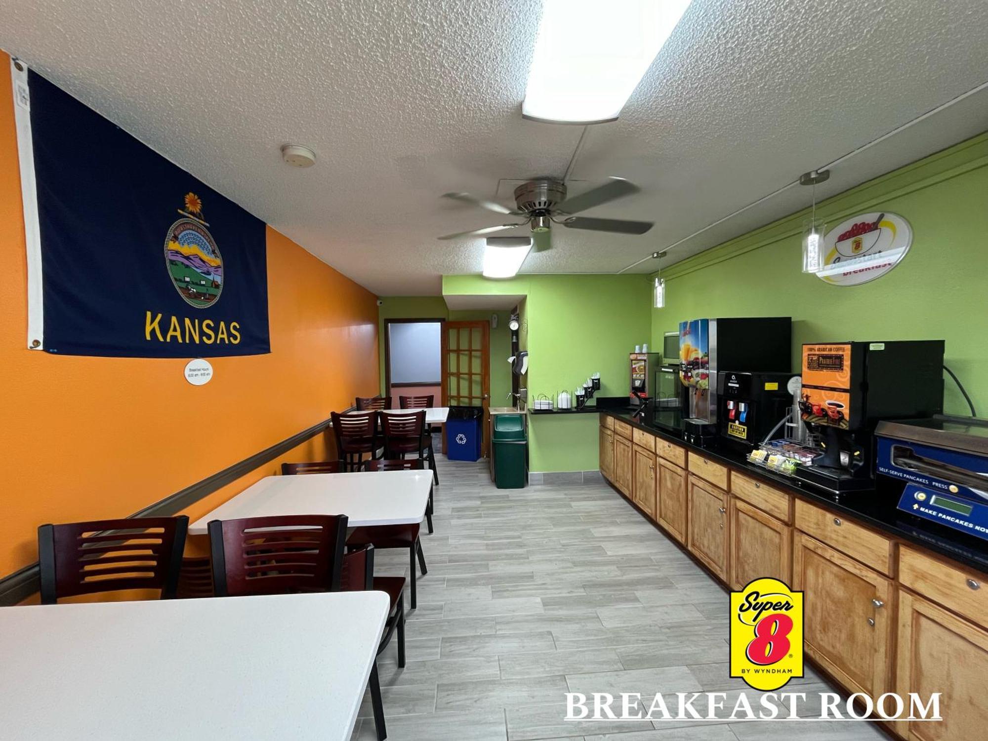 Super 8 By Wyndham Emporia Motel Luaran gambar