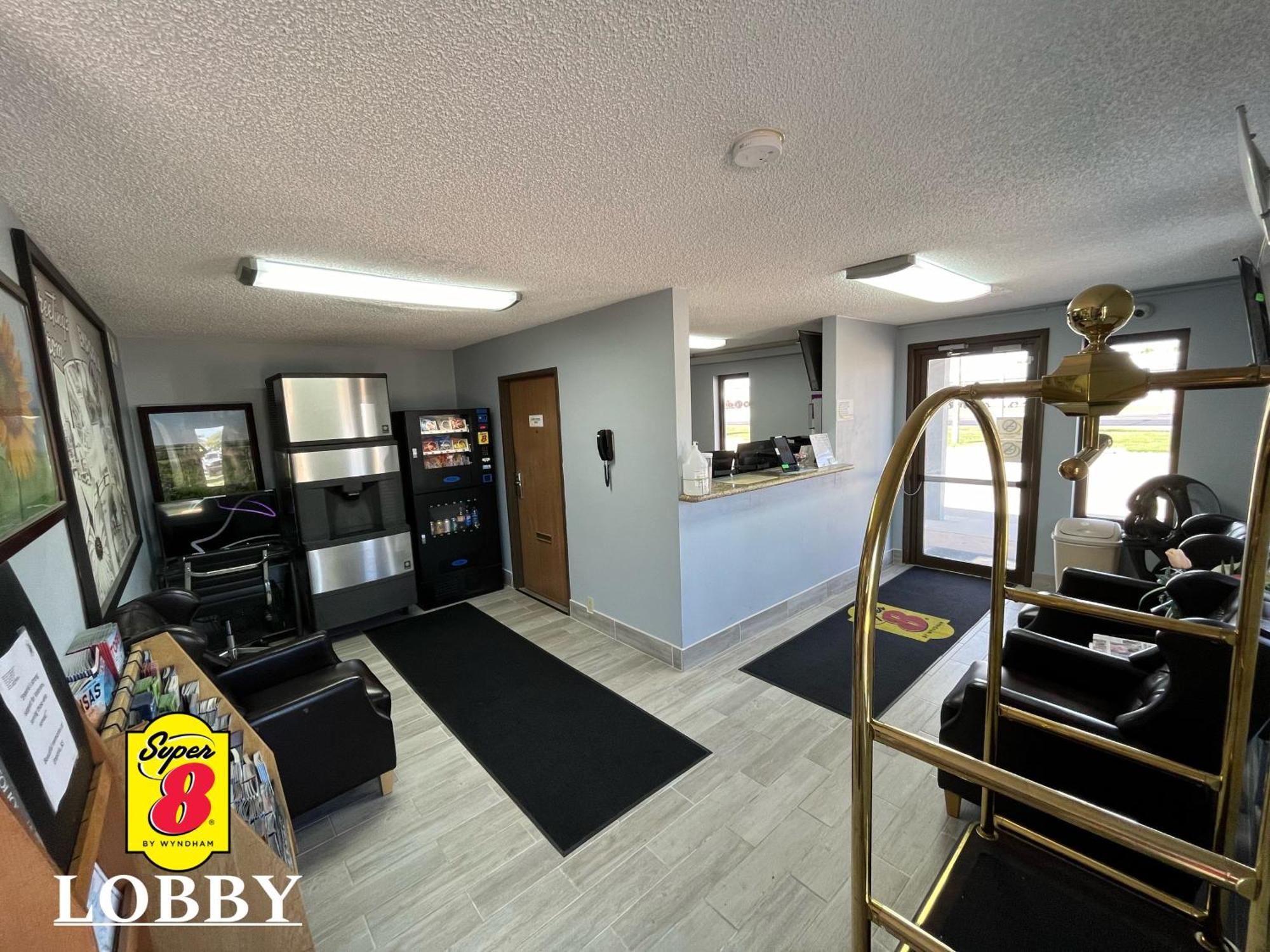 Super 8 By Wyndham Emporia Motel Luaran gambar